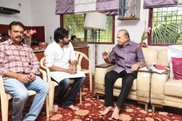 Celebrities Pay Homage to Vijaya Nirmala Garu